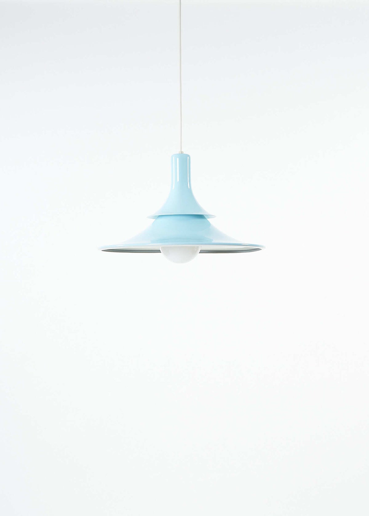 Lampe-Trumpet-Baby-Blue-Sverige-FullRoom0005