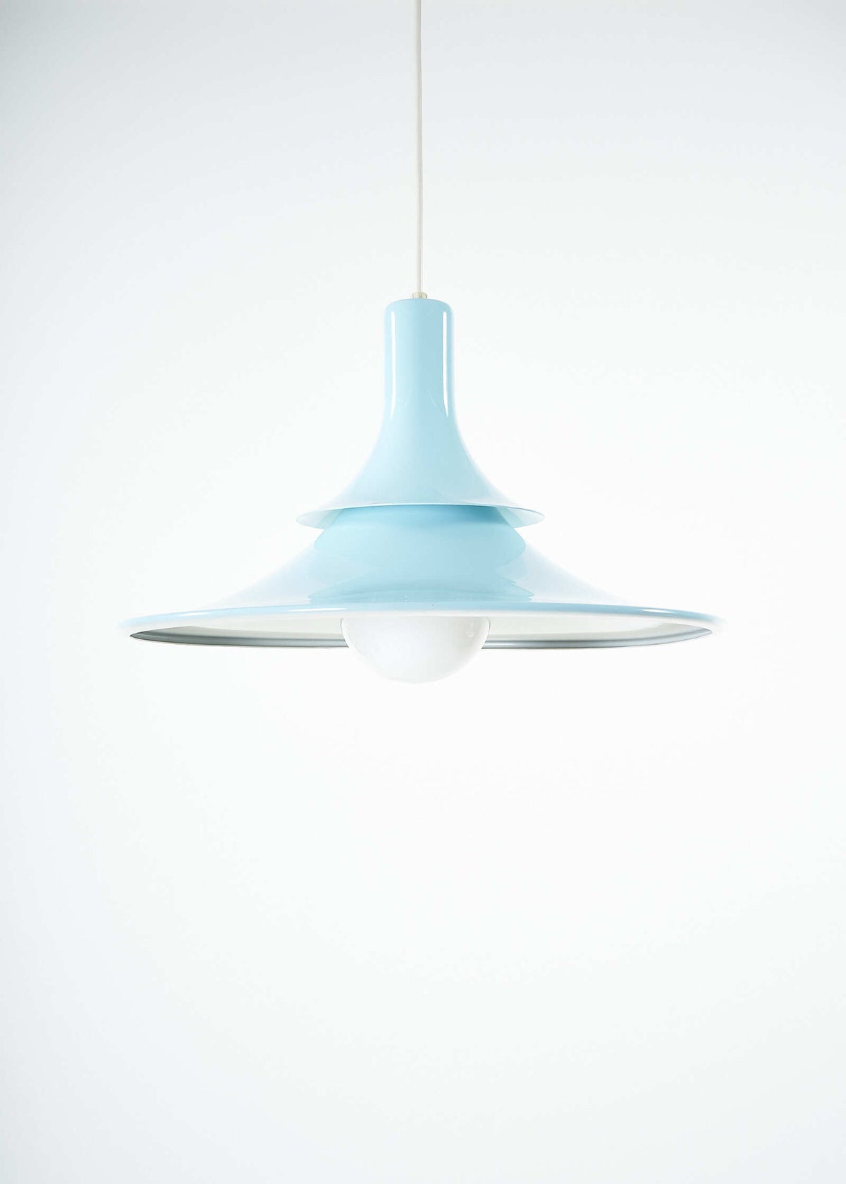 Lampe-Trumpet-Baby-Blue-Sverige-FullRoom0775
