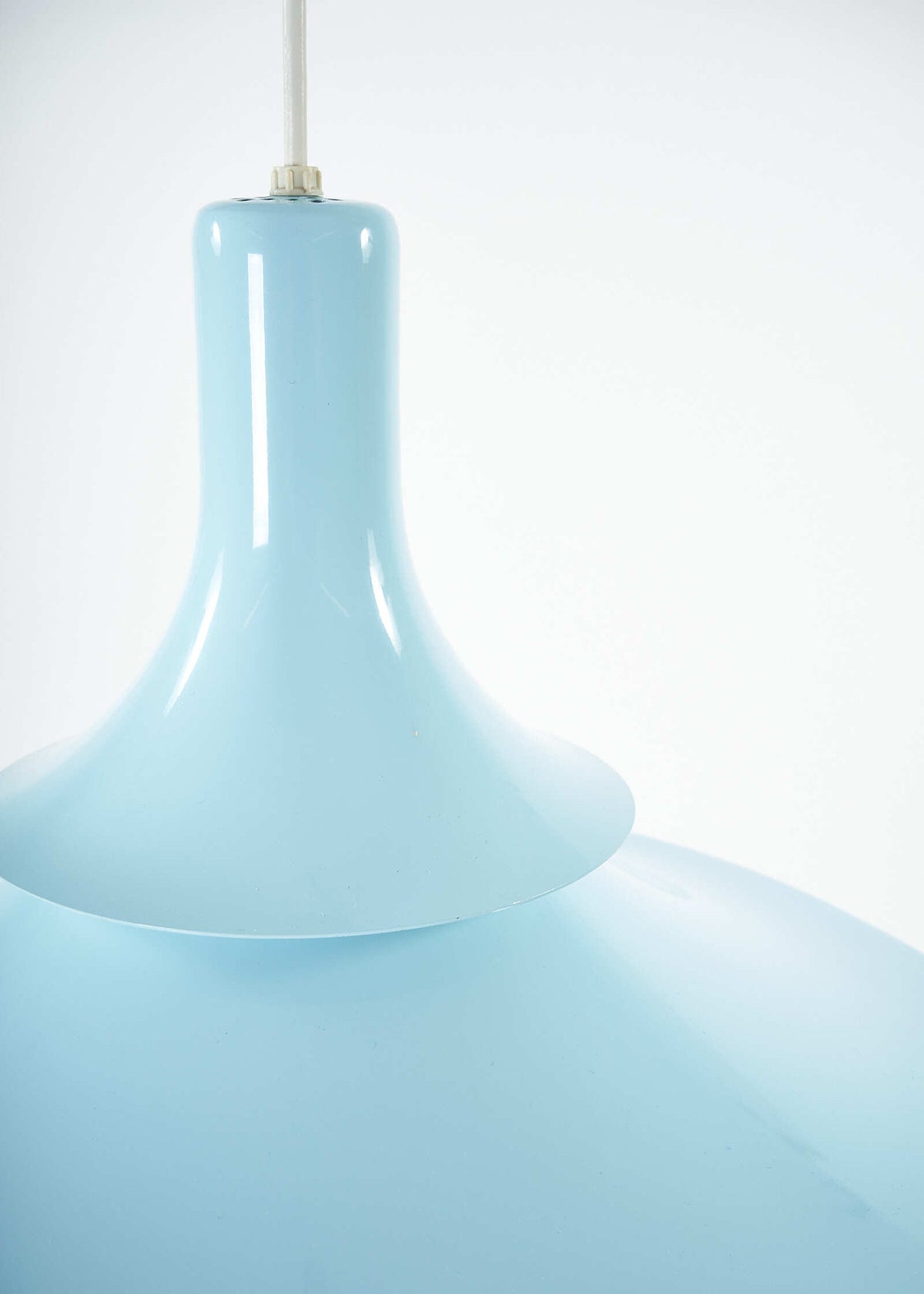 Lampe-Trumpet-Baby-Blue-Sverige-FullRoom0776