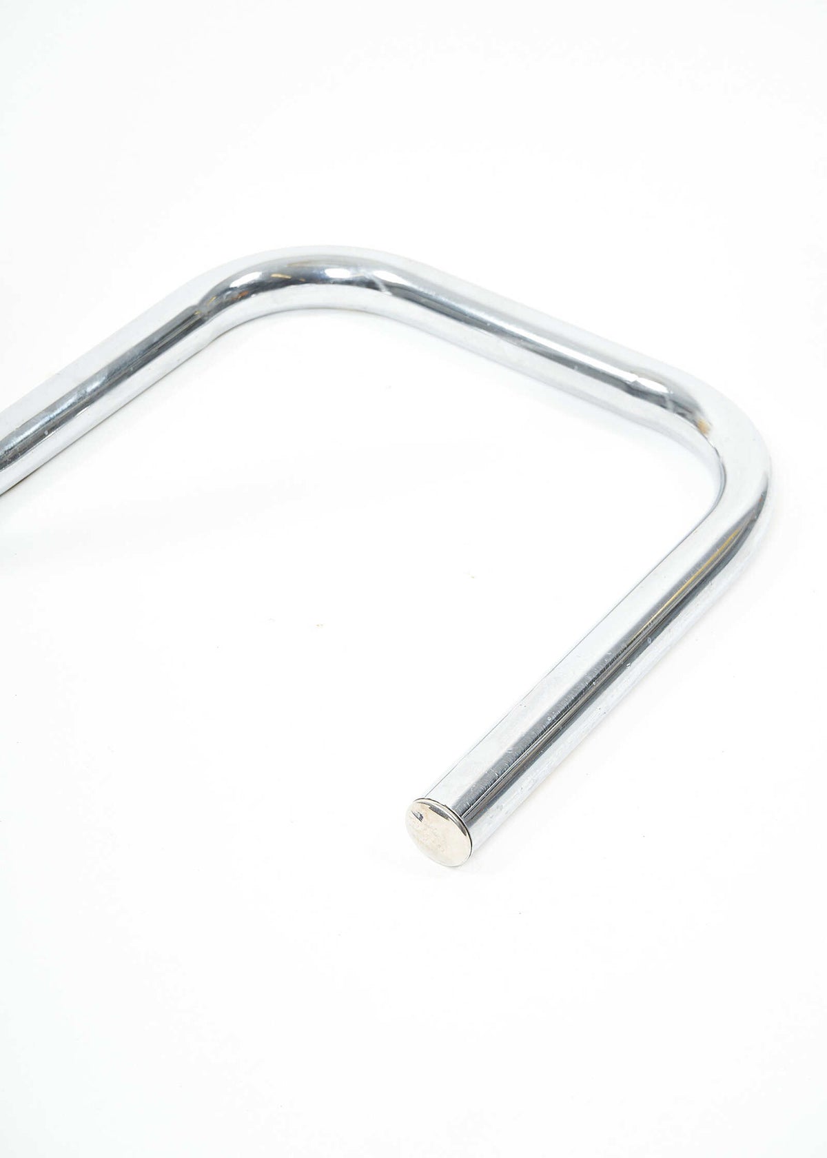K700-Kinetics-Paperclip-Chrome-FullRoom0791