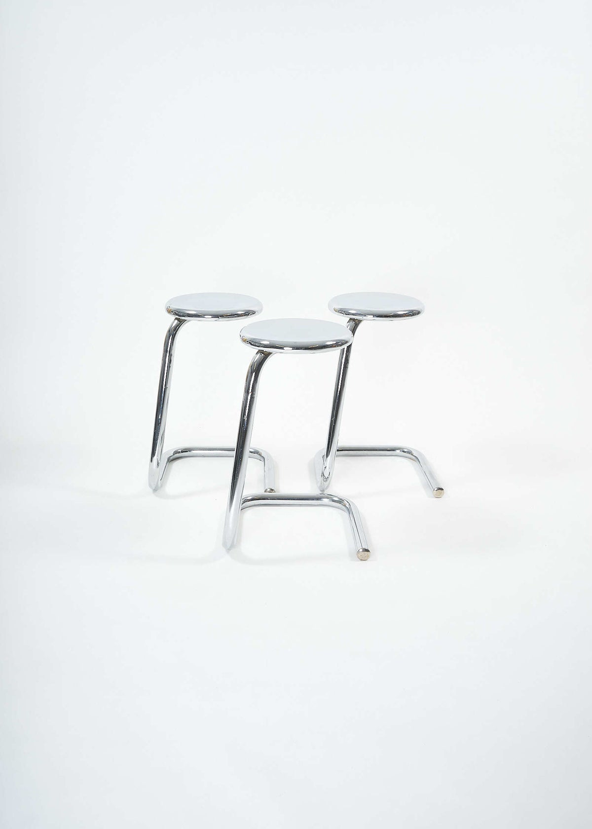 K700-Kinetics-Paperclip-Chrome-FullRoom4941