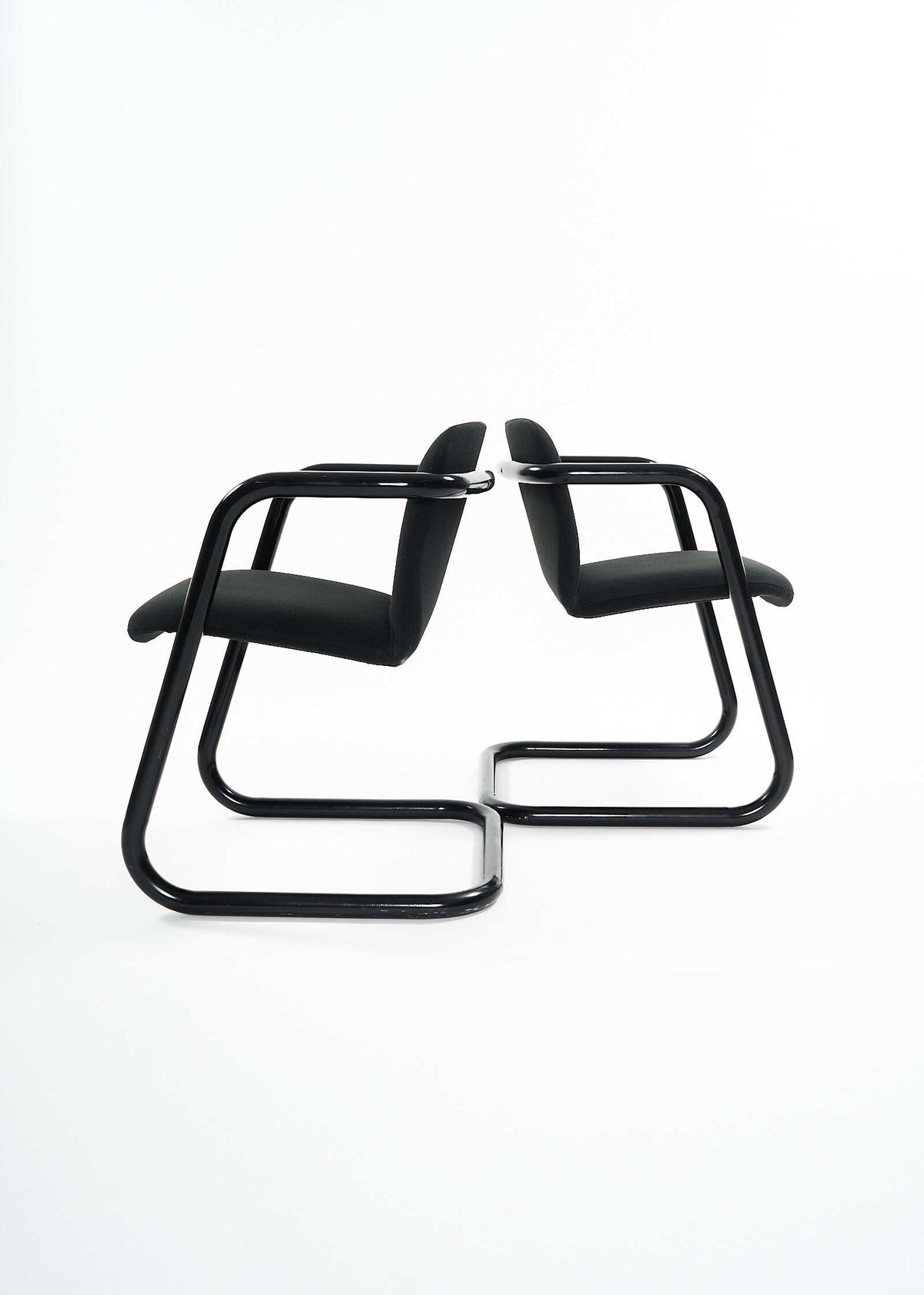 C100-300-Kinetics-Chair-JefferyFear-FullRoom0270