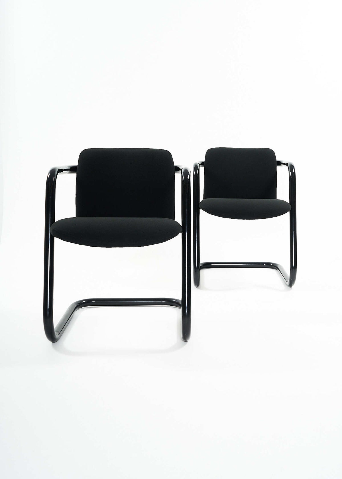 C100-300-Kinetics-Chair-JefferyFear-FullRoom0274