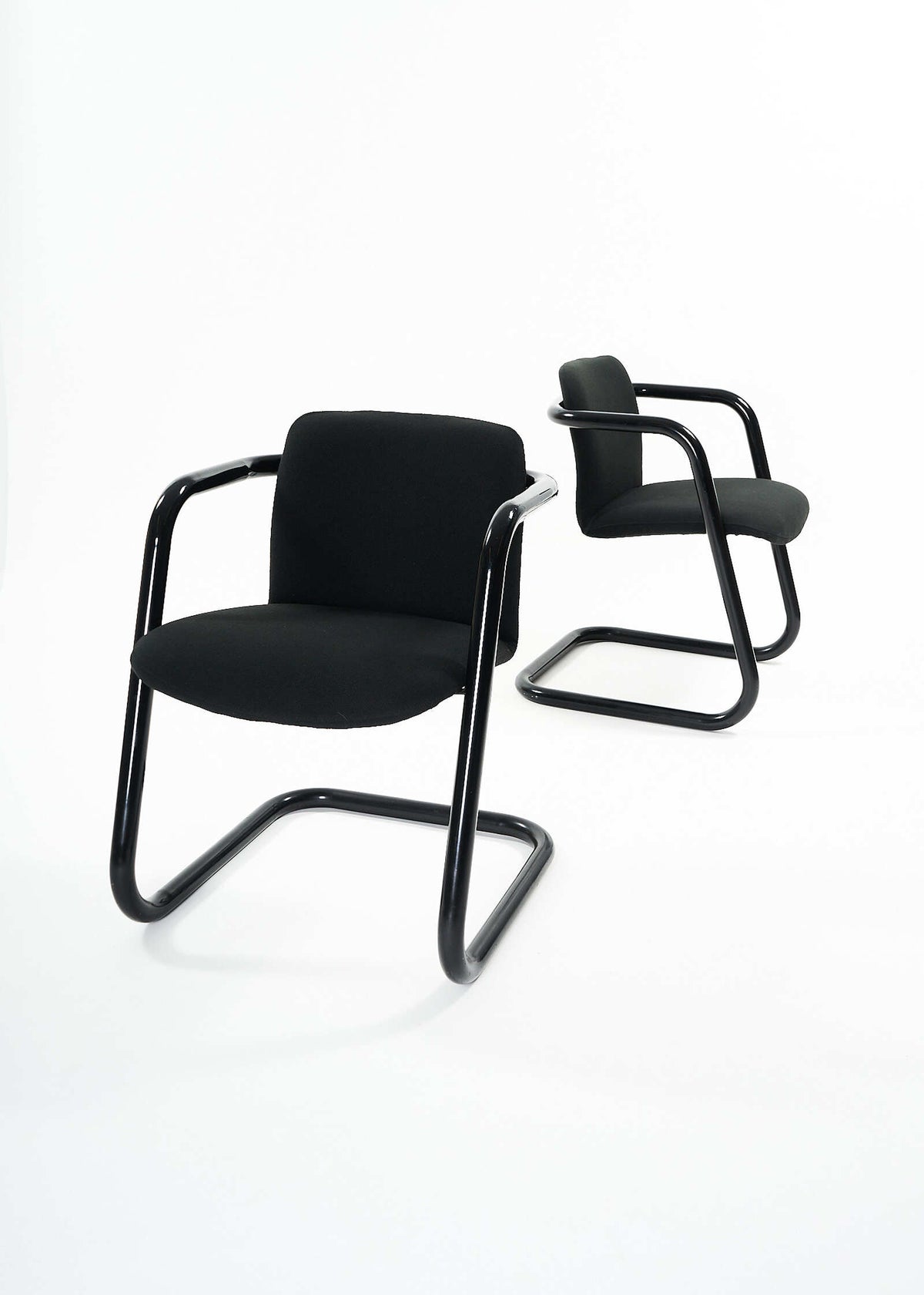 C100-300-Kinetics-Chair-JefferyFear-FullRoom0279