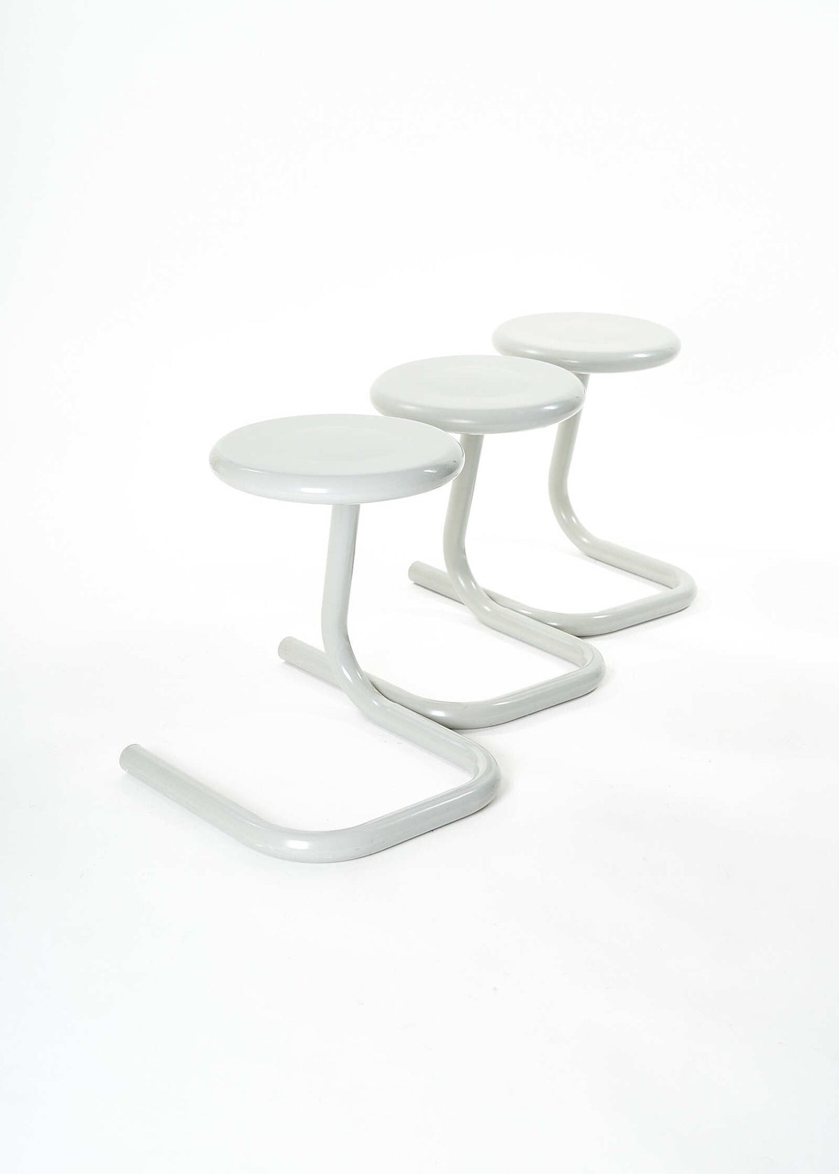 Trio-Paperclip-Stools-Kinetics-Gray-Fullroom1308