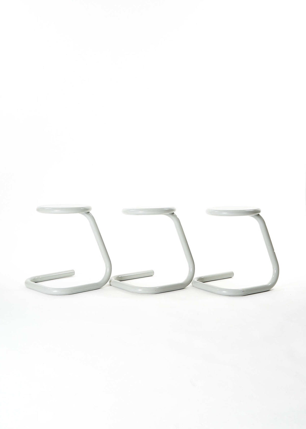 Trio-Paperclip-Stools-Kinetics-Gray-Fullroom1318