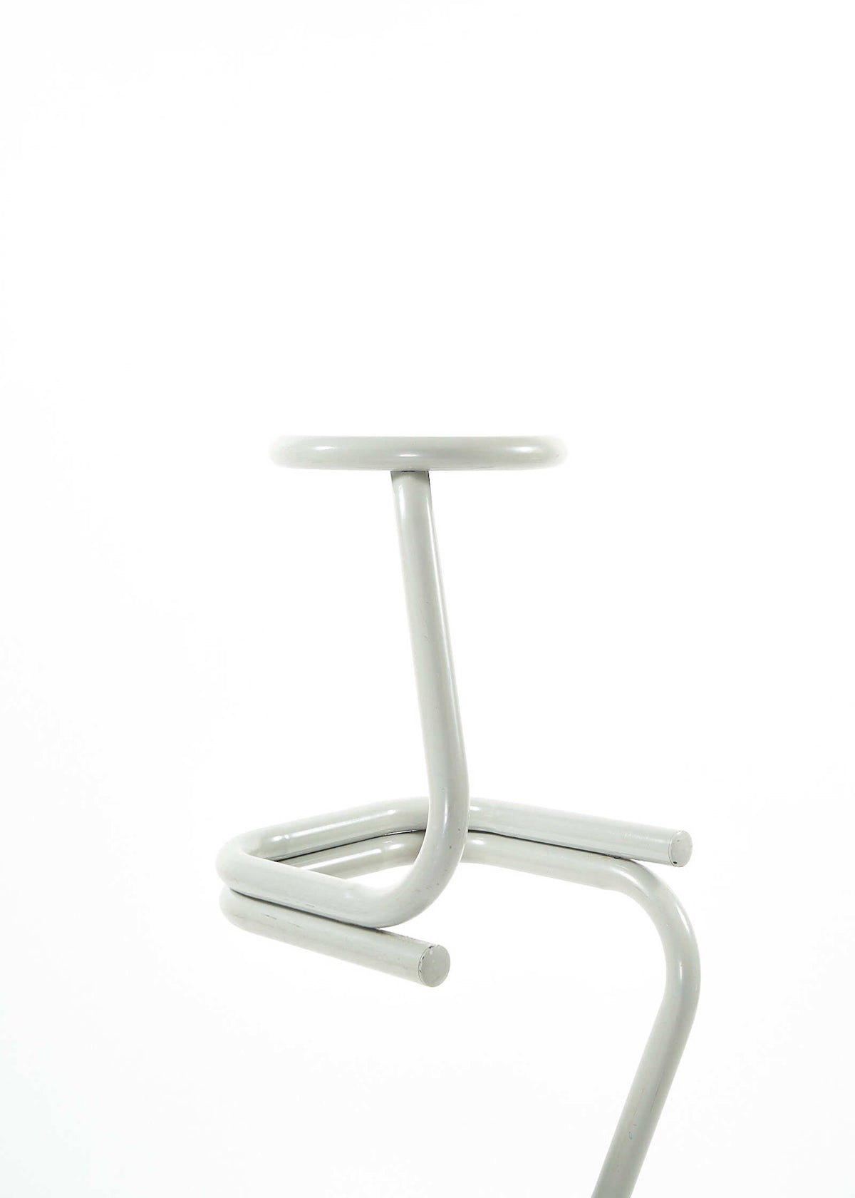 Trio-Paperclip-Stools-Kinetics-Gray-Fullroom1327
