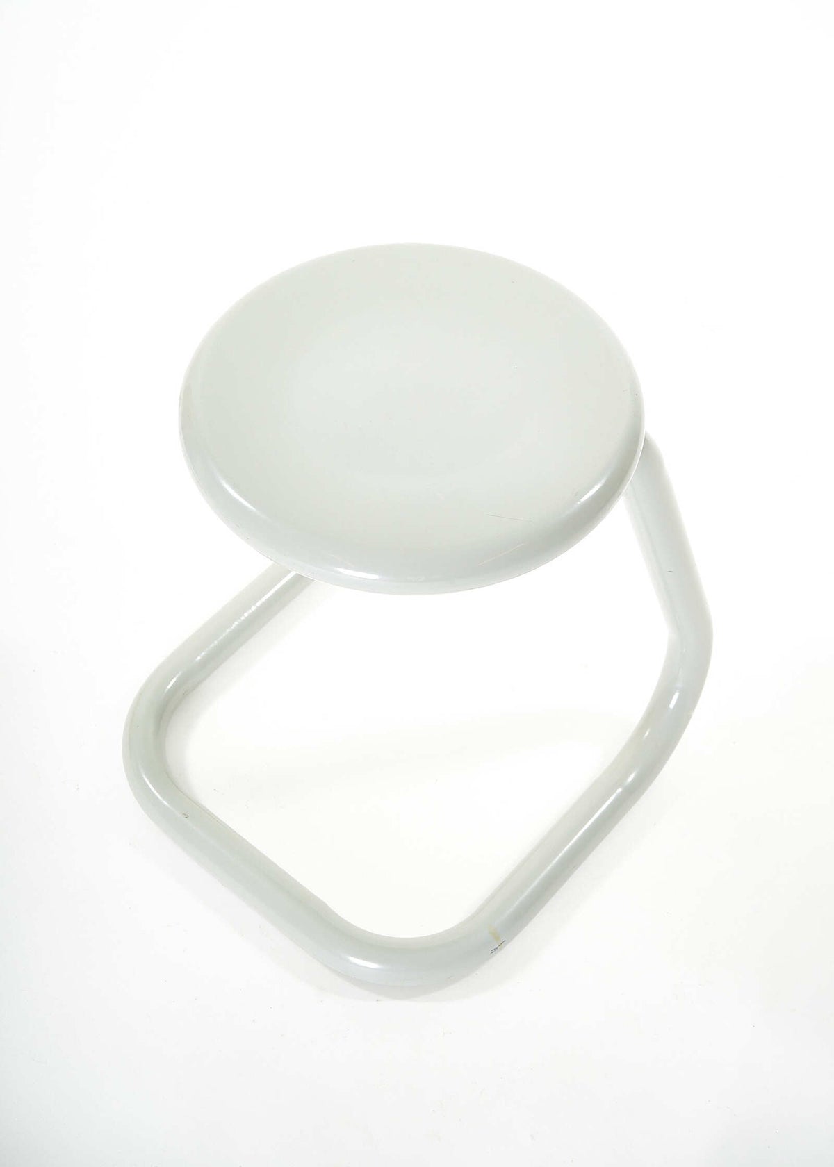 Trio-Paperclip-Stools-Kinetics-Gray-Fullroom1331