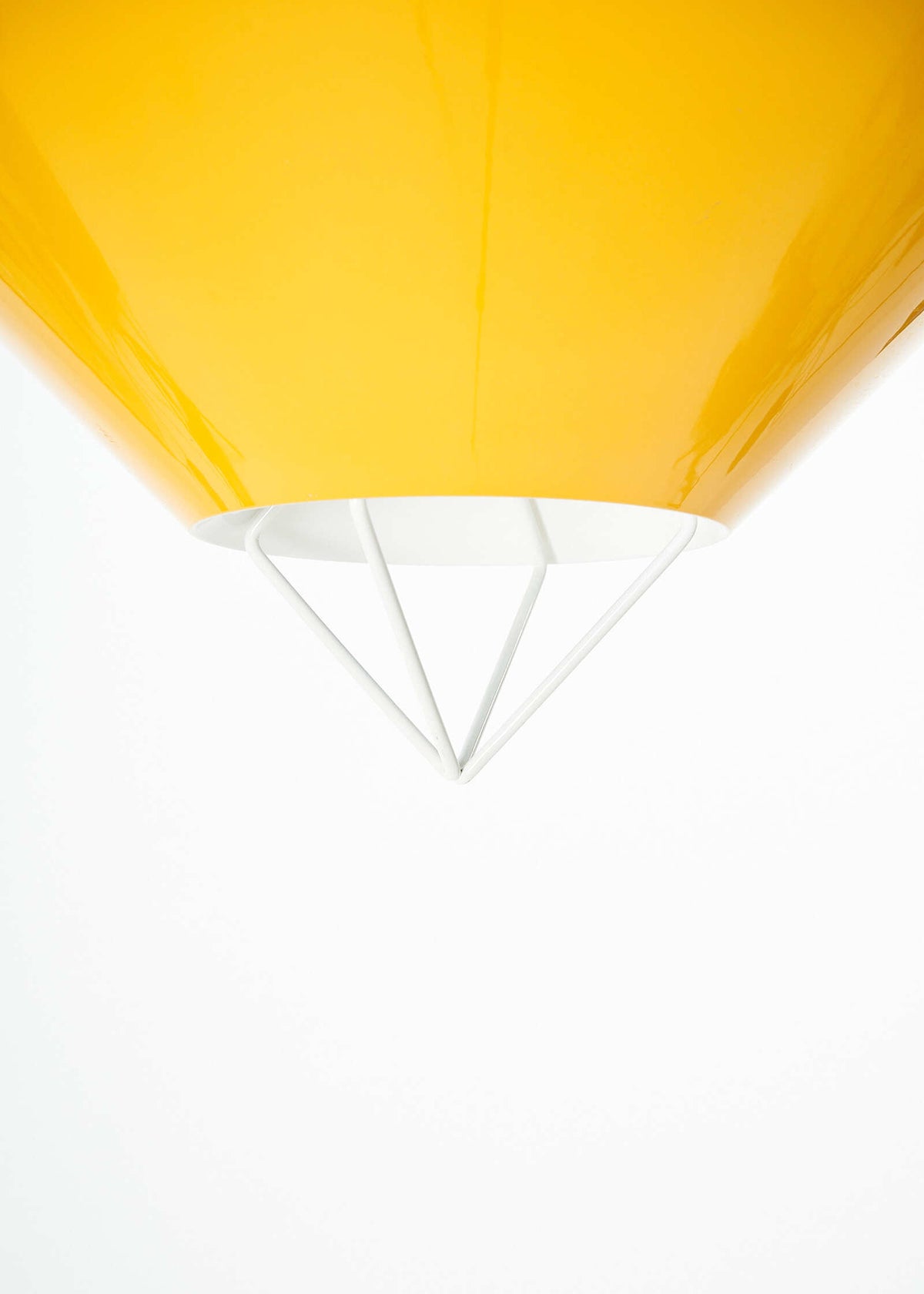 Sverige-Yellow-PostModern-Pendant-Vintage-FullRoom1087