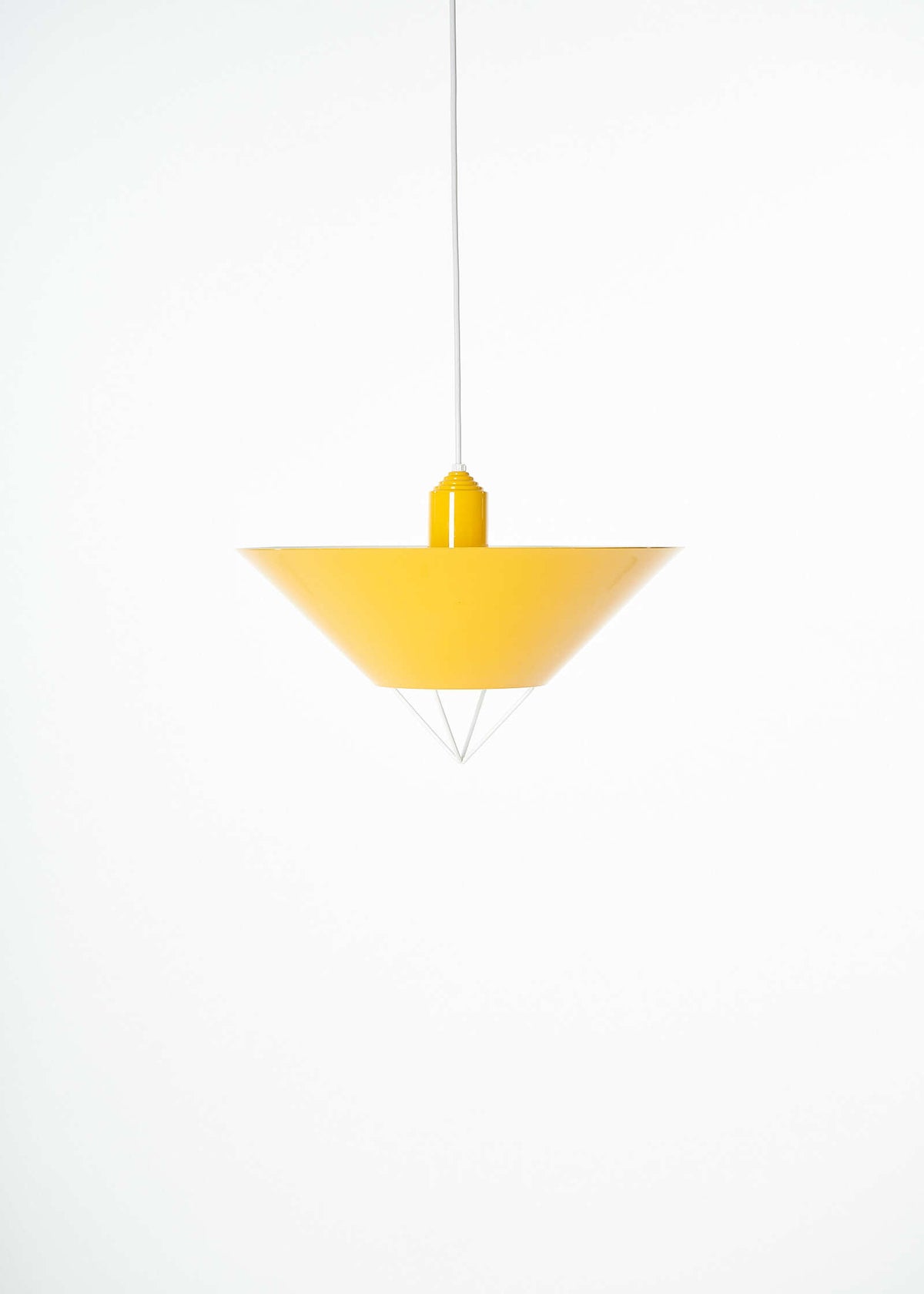 Sverige-Yellow-PostModern-Pendant-Vintage-FullRoom1091