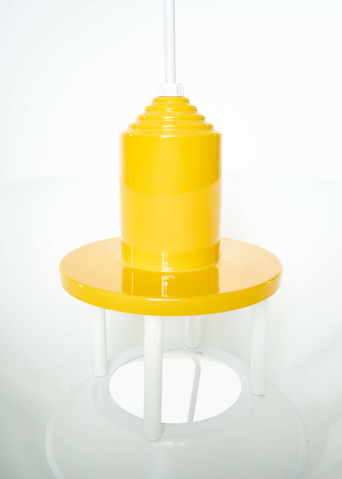 Sverige-Yellow-PostModern-Pendant-Vintage-FullRoom1099