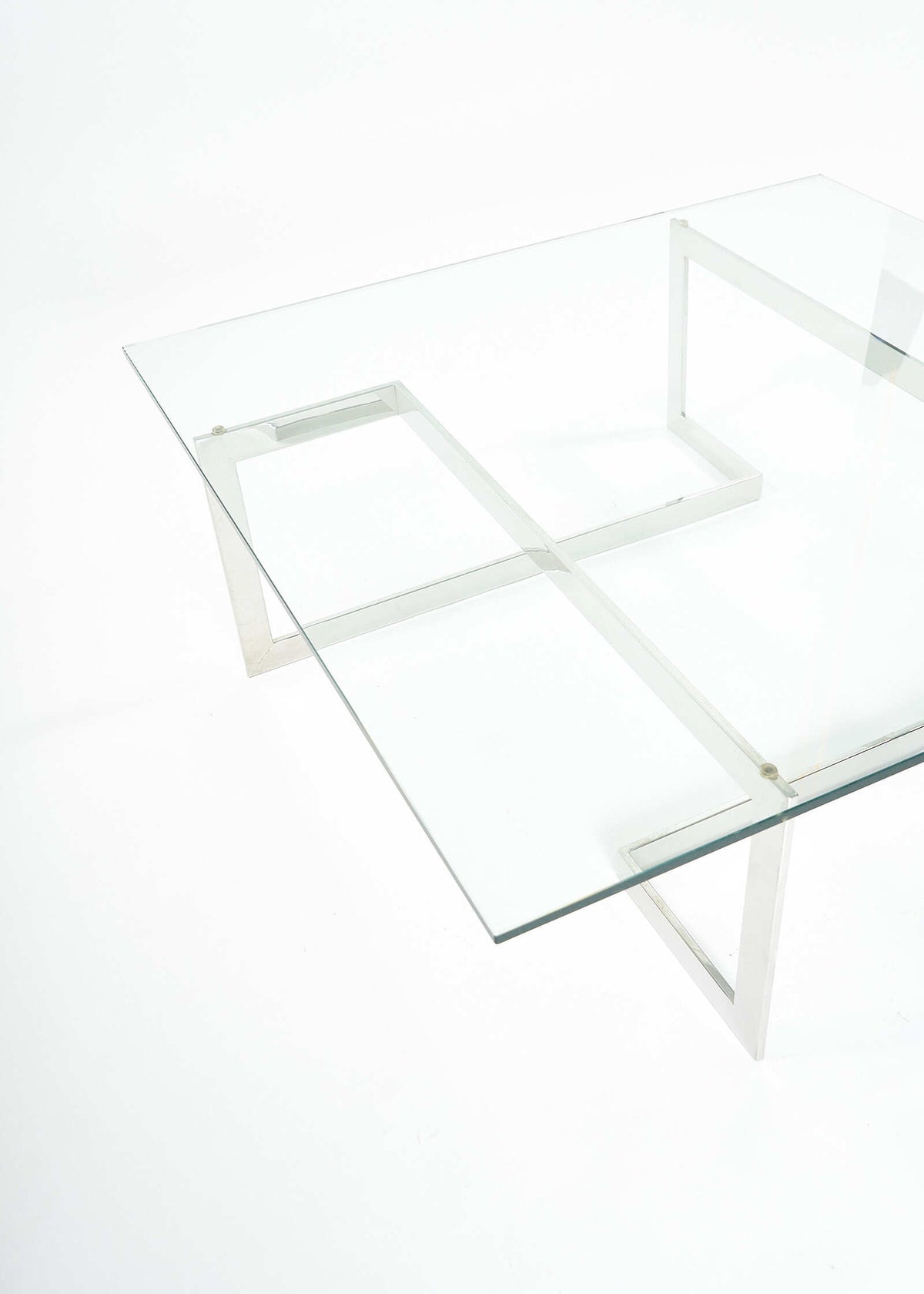 MC-Esher-RocheBobois-Vintage-Table-FullRoom2342