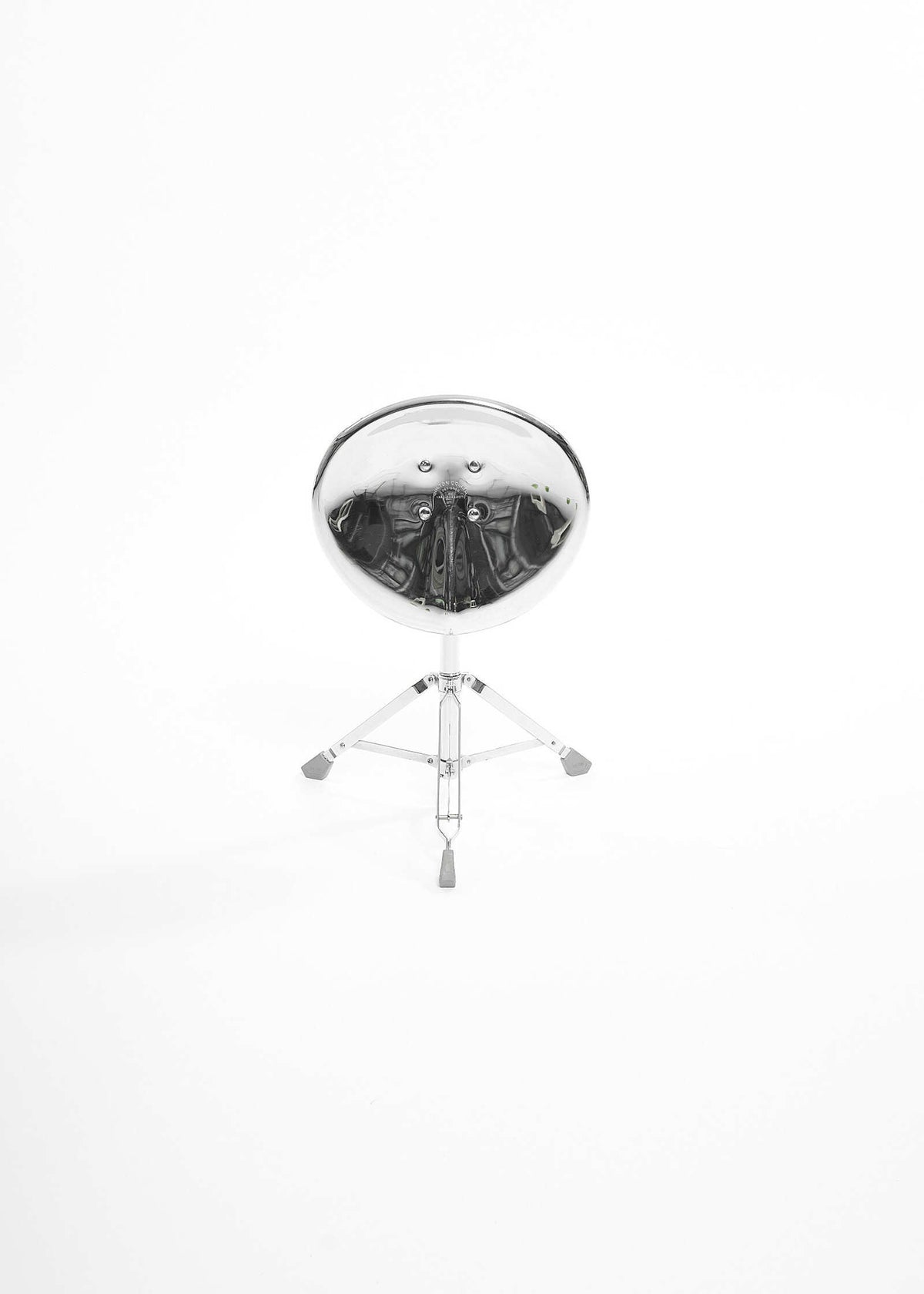 Dulton-Stool-Chrome-Yasu-Sasamoto-FullRoom3360