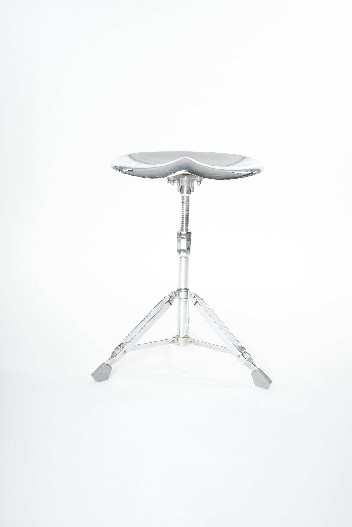 Dulton-Stool-Chrome-Yasu-Sasamoto-FullRoom5177