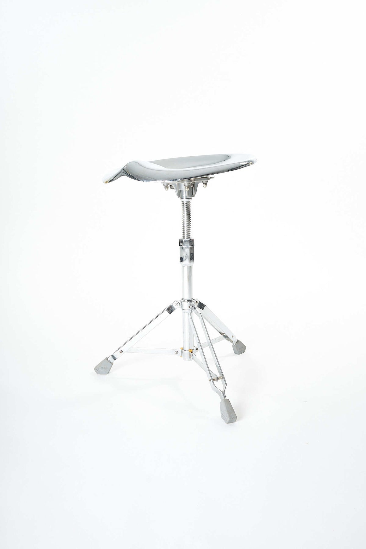 Dulton-Stool-Chrome-Yasu-Sasamoto-FullRoom5180