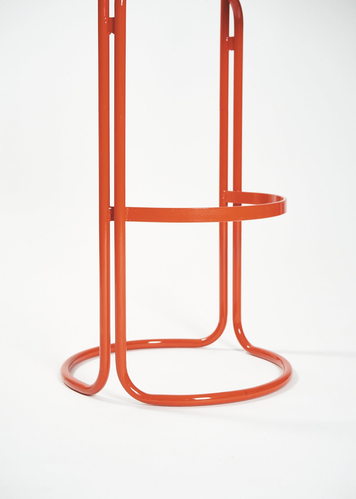 Locus-Solus-Gae-Aulenti-stool-FullRoom2878