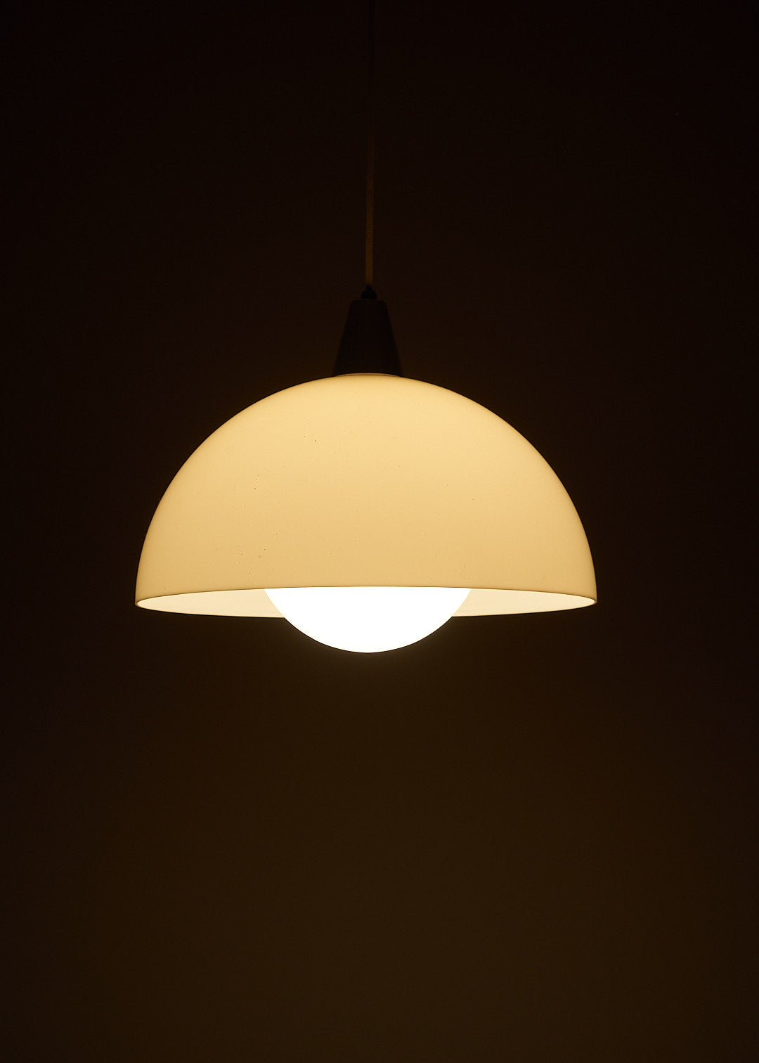 MCM-Pendant-Acrylic-FlowerPot-FullRoom0525