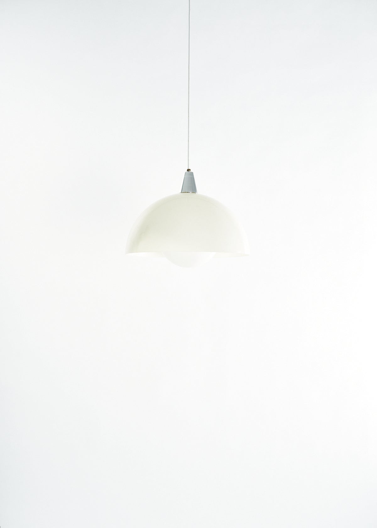 MCM-Pendant-Acrylic-FlowerPot-FullRoom0810 2