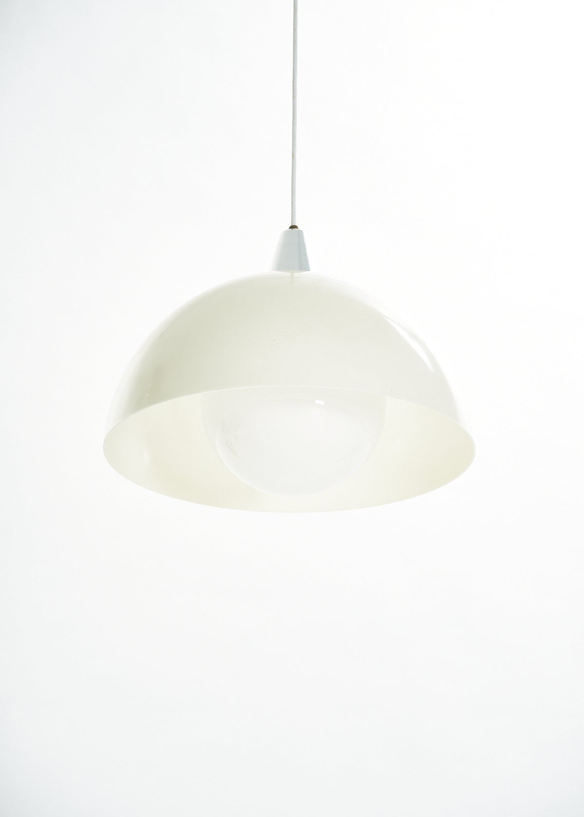 MCM-Pendant-Acrylic-FlowerPot-FullRoom0835 2