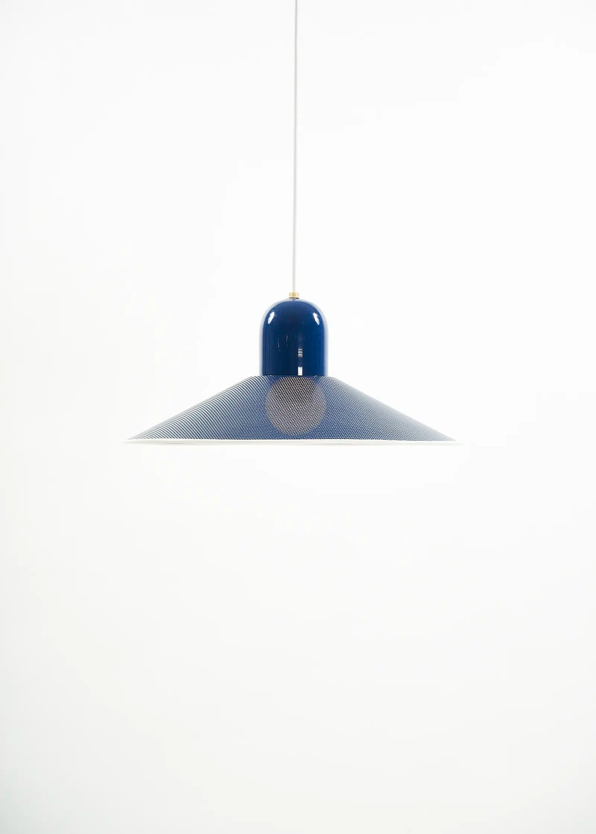 Mesh-Metal-Pendant-Vintage-FullRoom1648