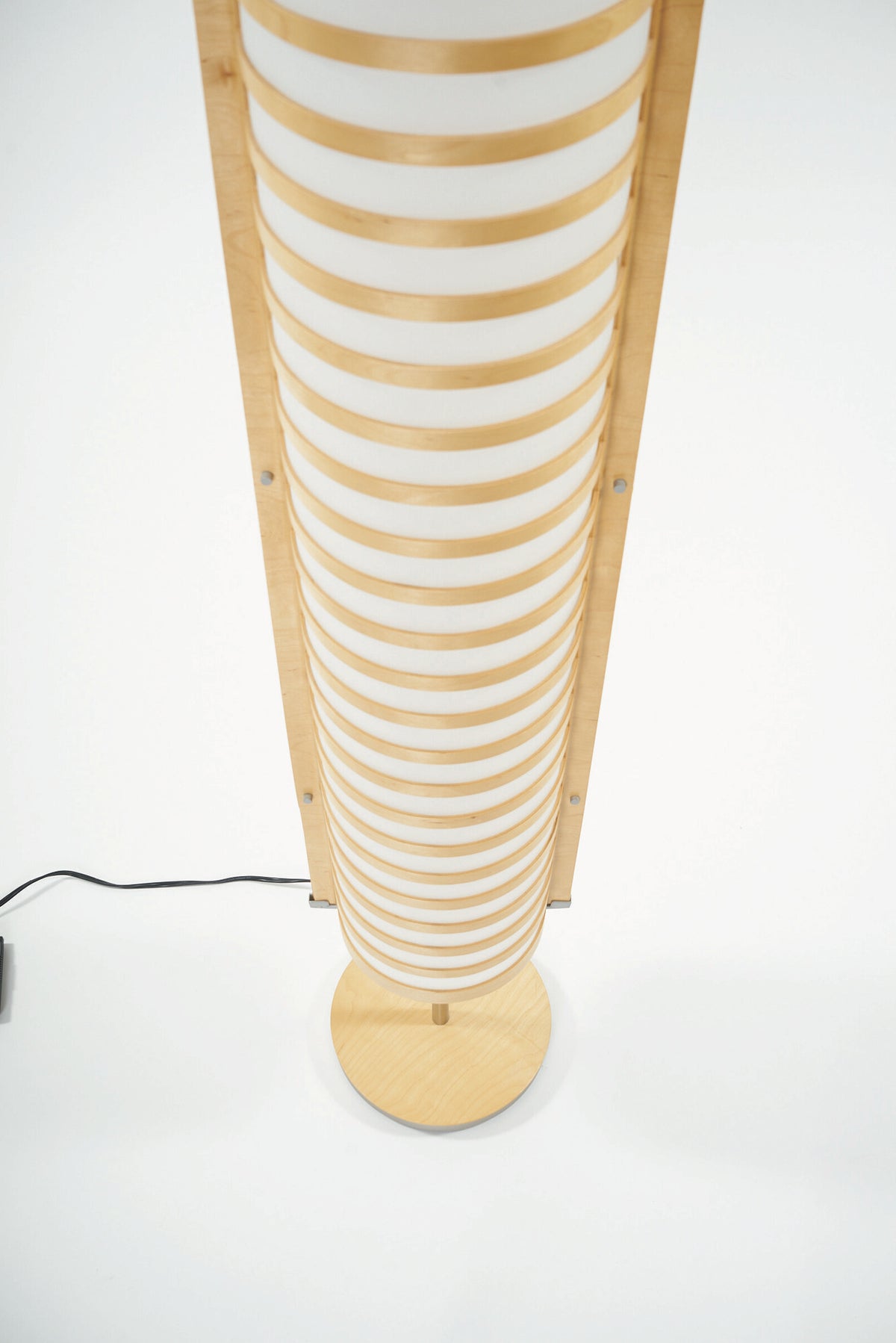 Strimma-FloorLamp-K&M-Hagberg-FullRoom0562