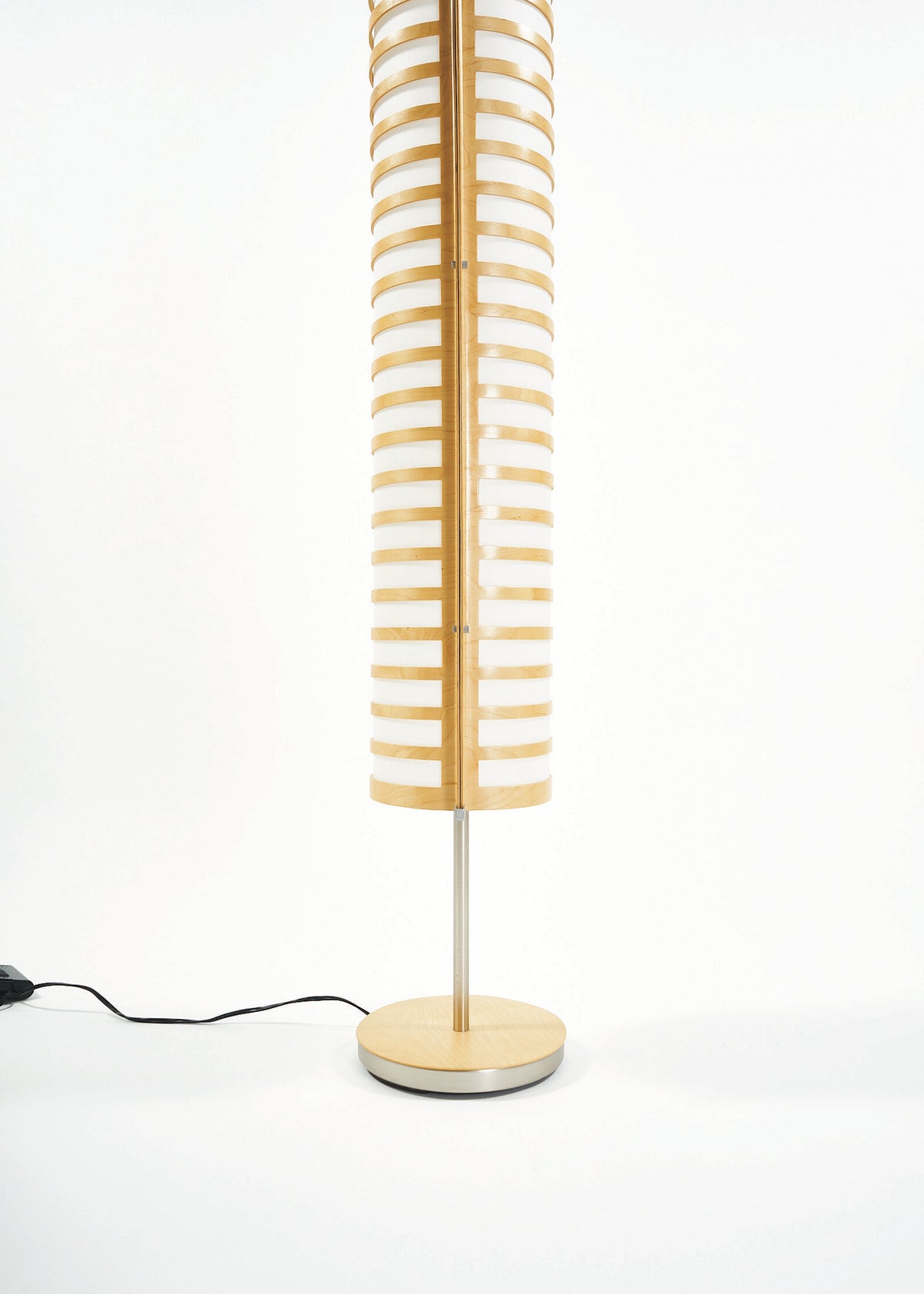 Strimma-FloorLamp-K&M-Hagberg-FullRoom0581