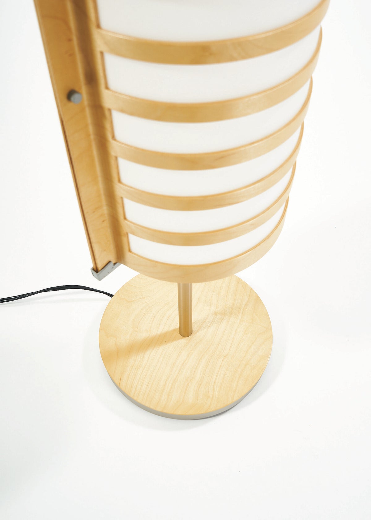 Strimma-FloorLamp-K&M-Hagberg-FullRoom0582