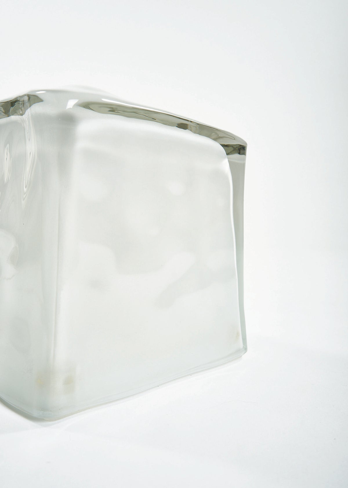 Iviken-Cube-Glass-Lamp-FullRoom1461 1