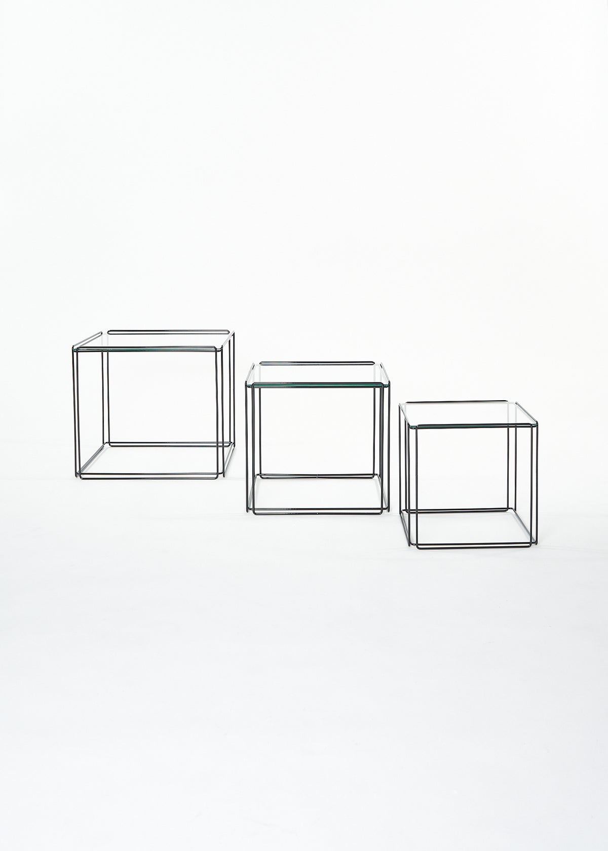 Trio de tables gigognes ISOCÈLE par Max Sauze