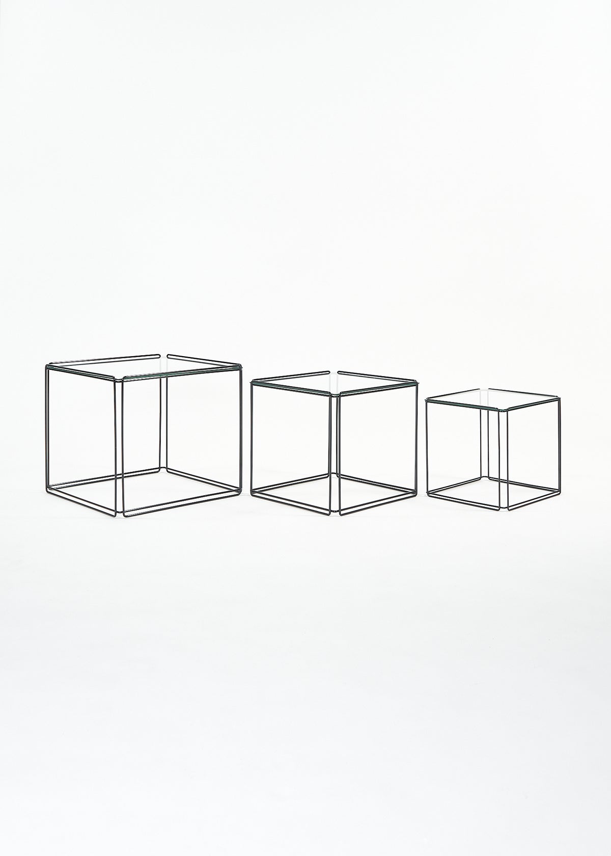Trio de tables gigognes ISOCÈLE par Max Sauze
