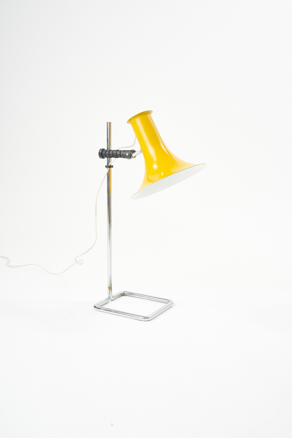 TULIP desk lamp by Lyskaer